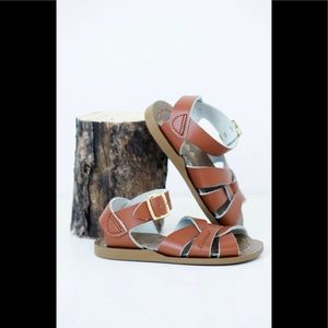 New In Box Mini Salt Water Sandals Size 8 Toddler